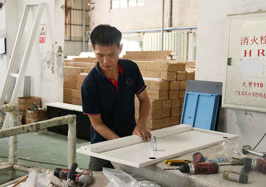 伊伊人成亚洲综合人网鋼（gāng）製櫃生（shēng）產