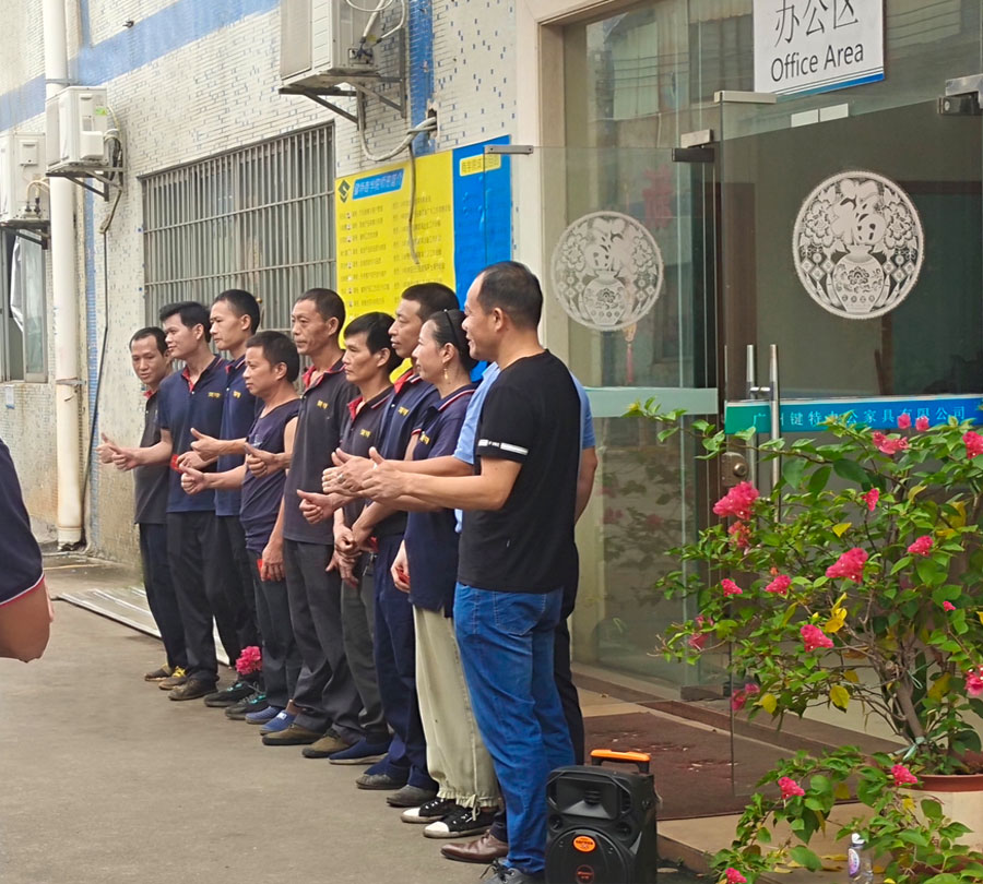 廣州伊伊人成亚洲综合人网（tè）辦公（gōng）家具有限（xiàn）公司.jpg